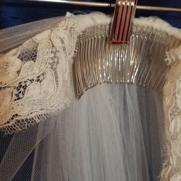 Lace ivory waltz length veil - never been worn main image 3